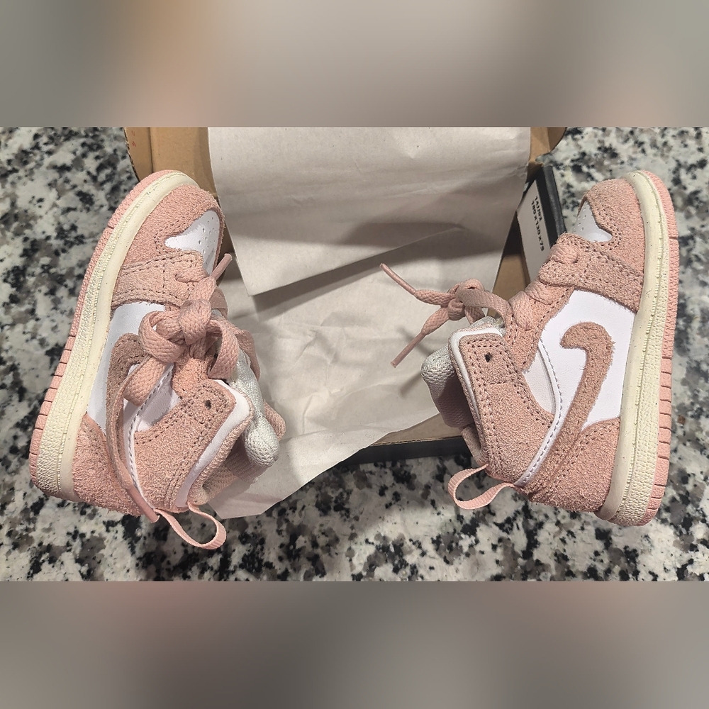 Nike Baby Sneakers in Pink and White Sz 4c - Picture 4 of 10
